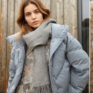 BRAND NEW WITH TAG Artizia Wool Scarf